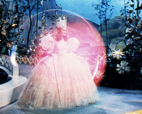 The Great and Powerful Glinda: Behind the Curtain